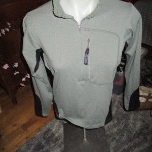 patagonia oliverA& black ladies sweatshirt light weight xs